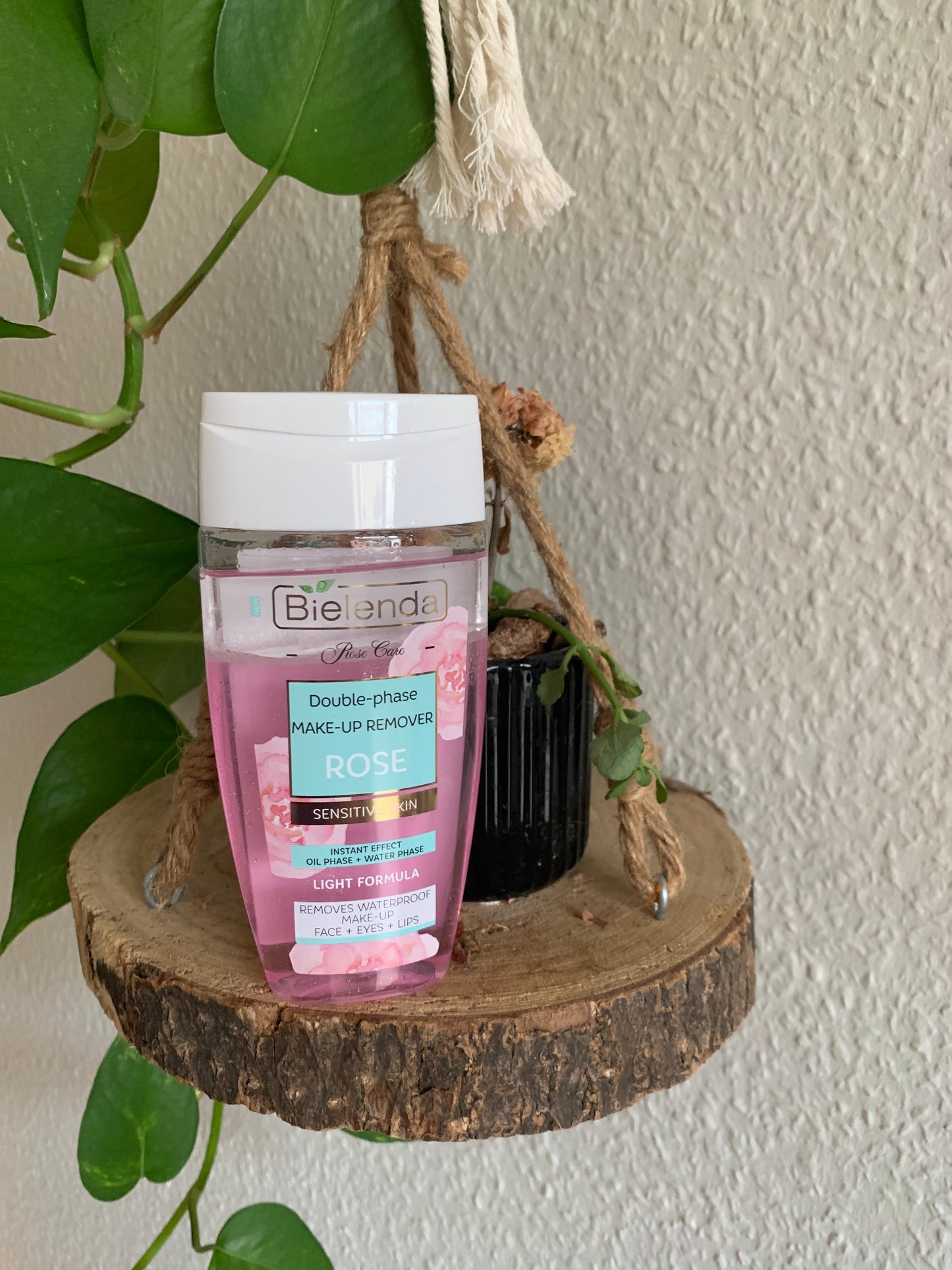 Bielenda Rose Care Mild Two-Phase Eye Makeup Remover for Sensitive Skin - 溫和雙層眼唇卸妝液,含玫瑰果油及維他命原B5,專為敏感肌及隱形眼鏡佩戴者設計,能輕鬆卸除防水妝容。