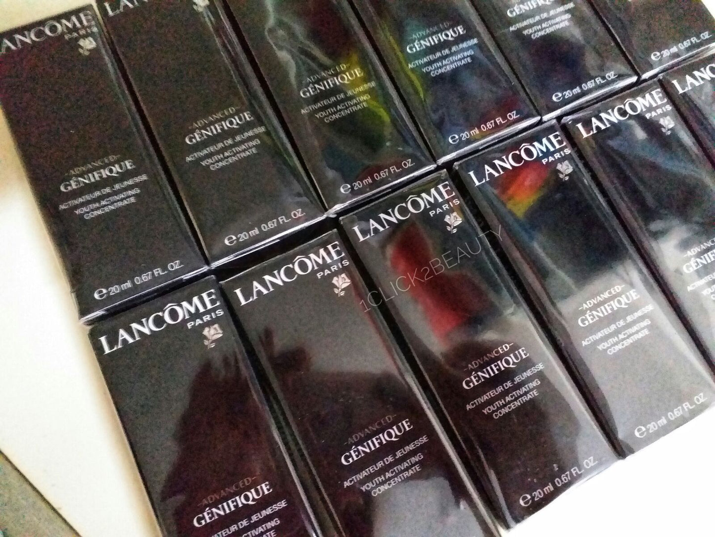 蘭蔻小黑瓶精華 Advanced Génifique Youth Activating Concentrate 20ML,蘊含獨家專利配方,有效提升肌膚年輕力,改善細紋、皺紋、暗沉等老化現象,使肌膚更顯光滑、緊緻、透亮。質地輕盈