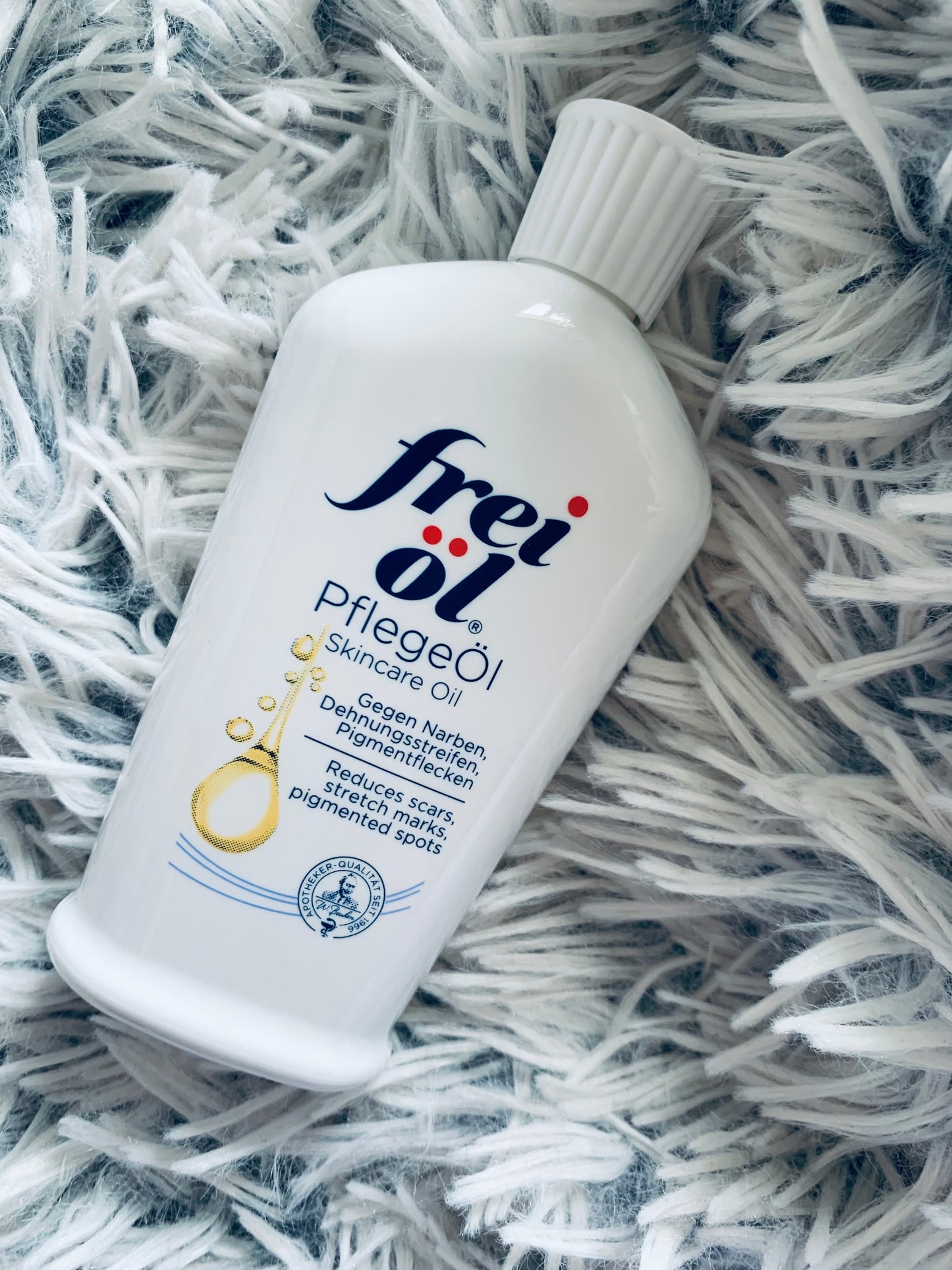 Frei Öl Pflegeöl 採用天然植物油,包括甜杏仁油、荷荷巴油、葵花籽油等,富含維生素 E、Omega-3 和 Omega-6 等營養成分,能有效滋潤、修護肌膚,改善乾燥、敏感等問題,使肌膚柔嫩光滑,散發自然光采。