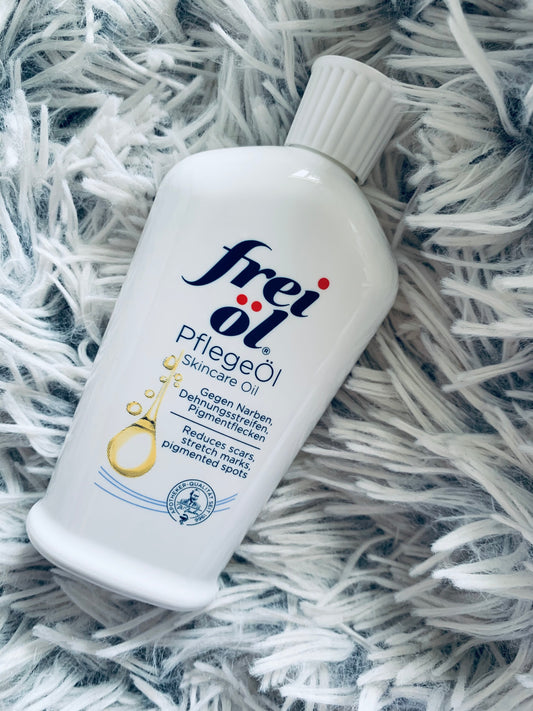 Frei Öl Pflegeöl 採用天然植物油,包括甜杏仁油、荷荷巴油、葵花籽油等,富含維生素 E、Omega-3 和 Omega-6 等營養成分,能有效滋潤、修護肌膚,改善乾燥、敏感等問題,使肌膚柔嫩光滑,散發自然光采。