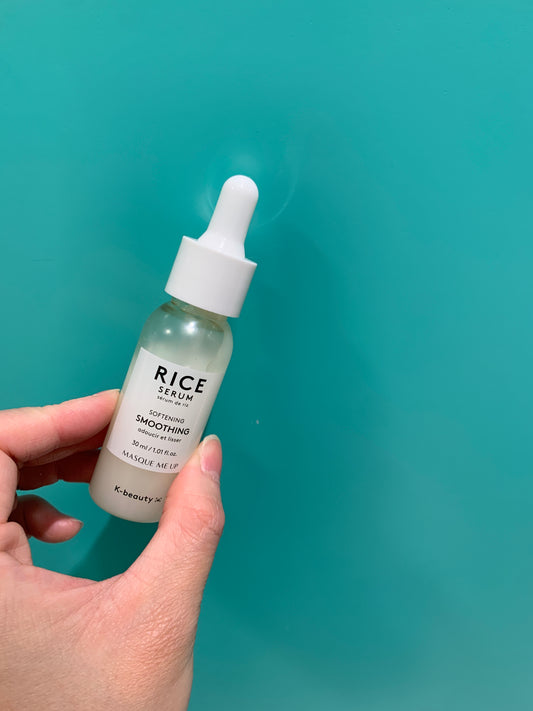 Masque Me Up大米精華30ml,含煙酰胺強化屏障,大米萃取(Oryza Sativa Bran Water)抗氧化,玻尿酸鈉+甘油鎖水抗冷氣抽乾。適合香港濕熱天。