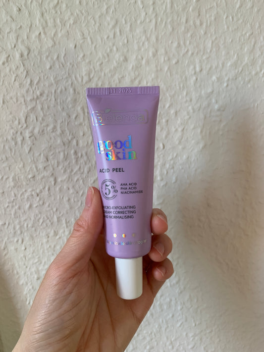 果酸煥膚面霜 - 輕盈質地的護膚產品,富含果酸成分,能有效去除死皮細胞,促進肌膚亮白與光滑,適合各類膚質,助您展現自然美麗。