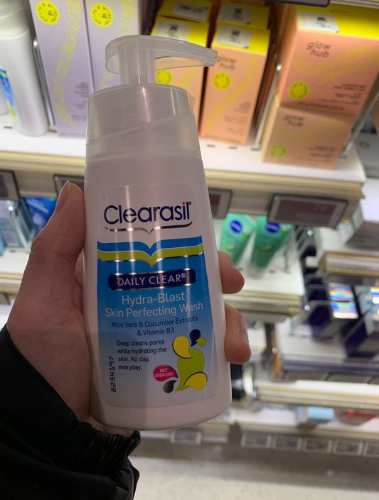 Clearasil Hydra Blast暗瘡潔面啫喱150ml，含2%水楊酸溶解毛孔油脂，1%茶樹油抗菌抗炎，3%玻尿酸鈉保濕鎖水，鋅PCA調節皮脂。經皮膚科測試適合暗瘡與油性肌膚，pH平衡配方