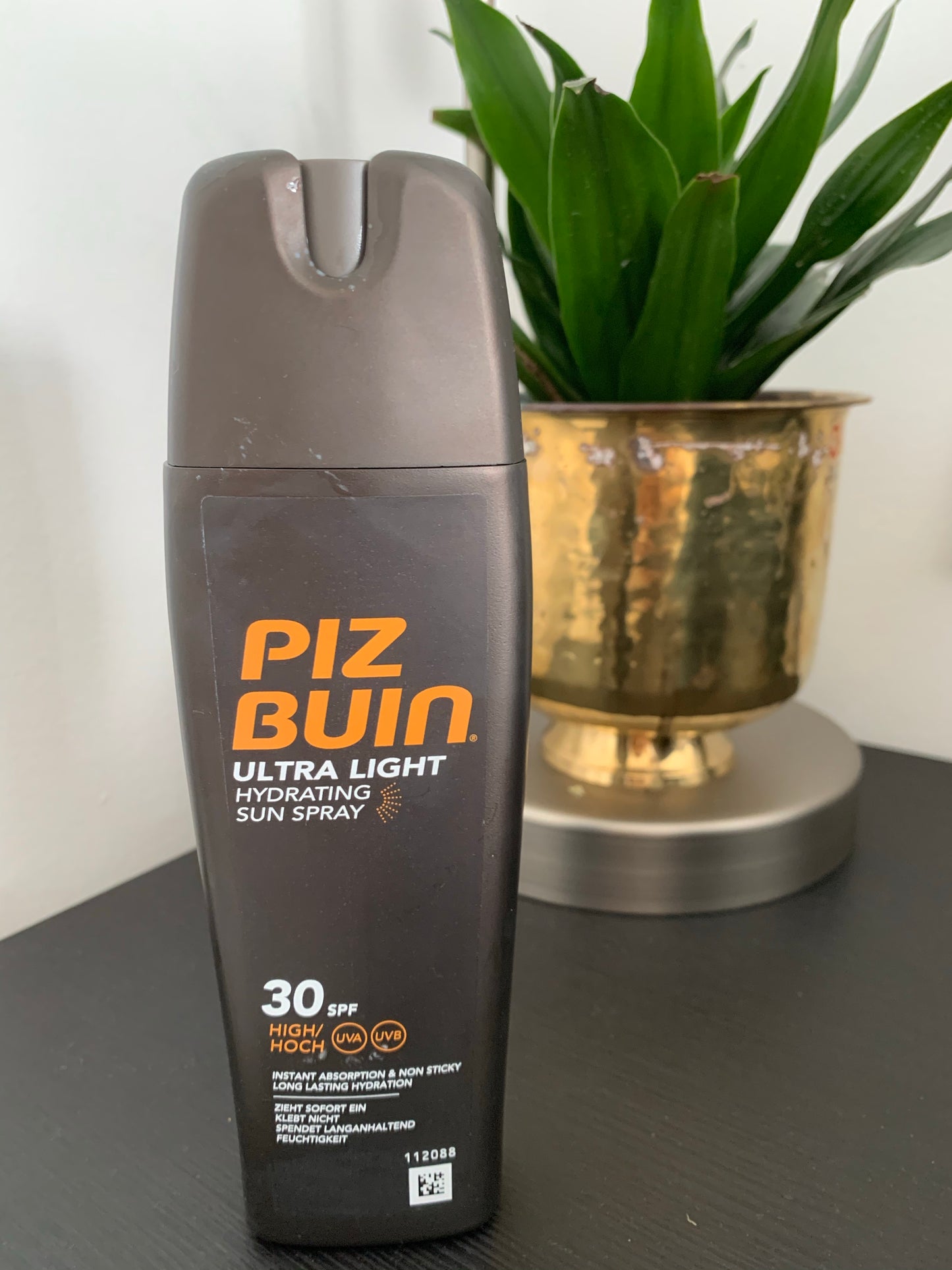 Piz Buin ultra light hydrating spray 助曬乳 - buy European skincare in Hong Kong - 1click2beauty